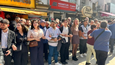 İzmir'de gazeteciler ve basın meslek örgütleri tarafından sansüre ve baskılara