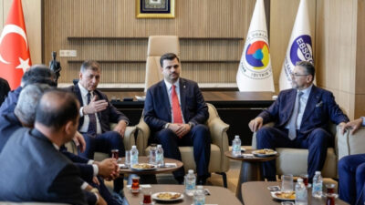 İzmir Büyükşehir Belediye Başkanı Dr. Cemil Tugay, EBSO’nun yeni yönetimini