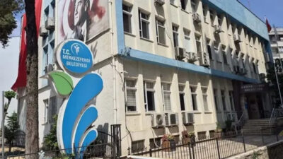 Denizli’nin merkez ilçelerinden Merkezefendi Belediyesi binasında akşam saatlerinde polis ekiplerinin